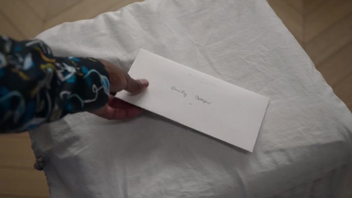 Emily_in_Paris_S02E01_WEBRip_x264-ION10_2045.jpg
