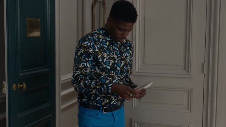 Emily_in_Paris_S02E01_WEBRip_x264-ION10_2049.jpg