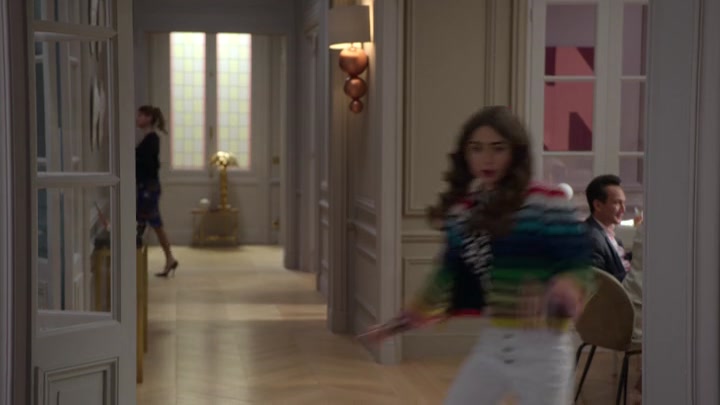 Emily_in_Paris_S02E01_WEBRip_x264-ION10_2070.jpg