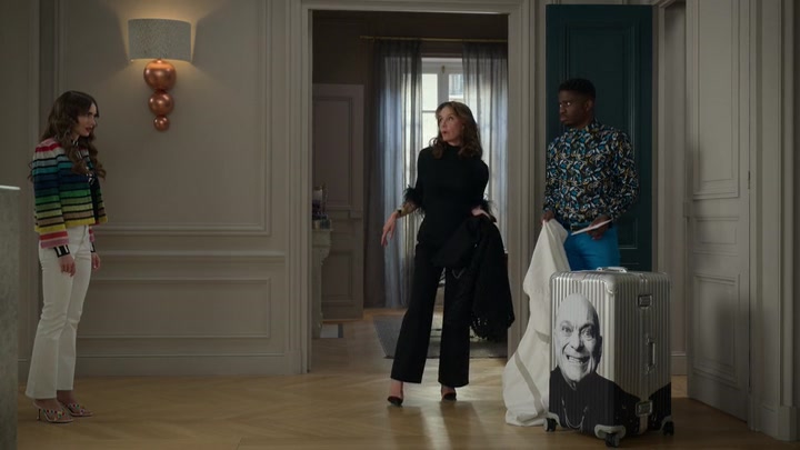 Emily_in_Paris_S02E01_WEBRip_x264-ION10_2103.jpg