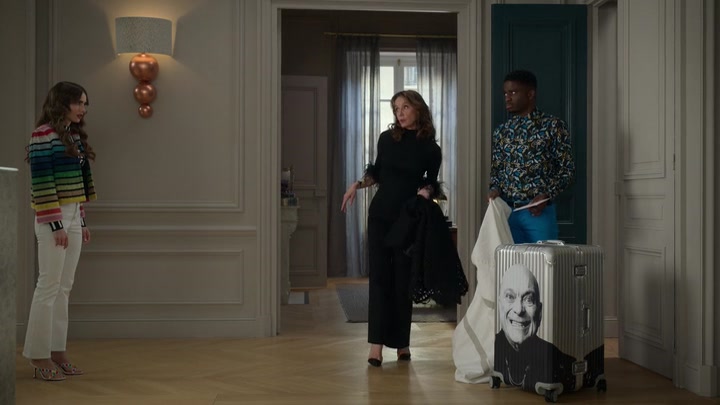 Emily_in_Paris_S02E01_WEBRip_x264-ION10_2104.jpg