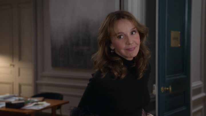 Emily_in_Paris_S02E01_WEBRip_x264-ION10_2114.jpg