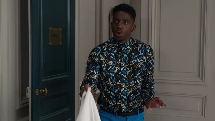 Emily_in_Paris_S02E01_WEBRip_x264-ION10_2122.jpg