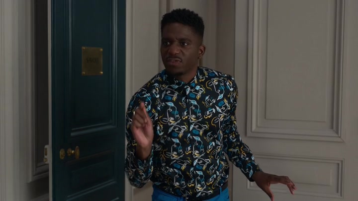 Emily_in_Paris_S02E01_WEBRip_x264-ION10_2126.jpg