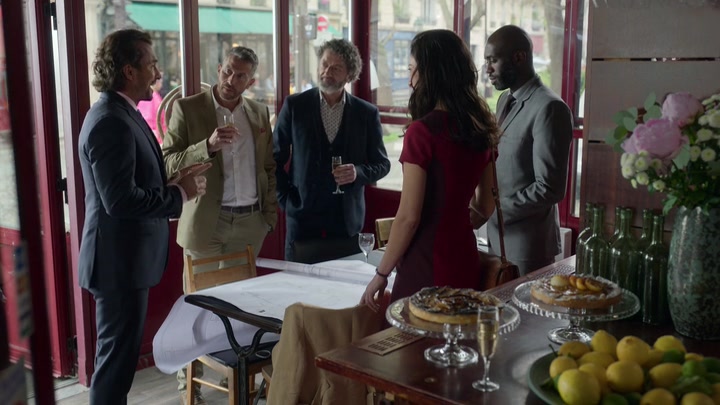 Emily_in_Paris_S02E01_WEBRip_x264-ION10_2153.jpg
