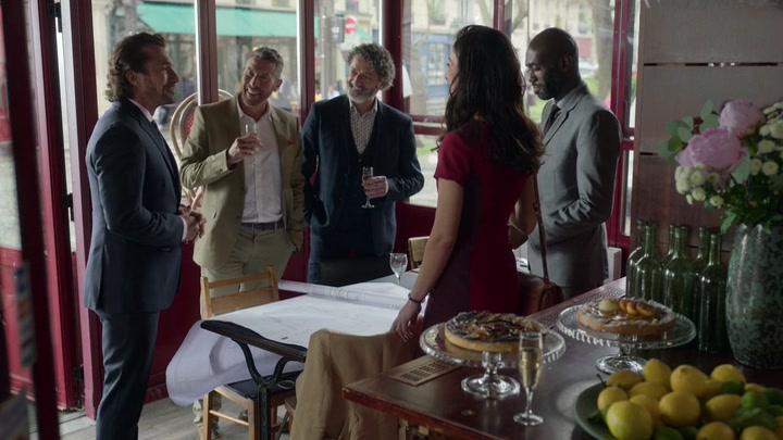 Emily_in_Paris_S02E01_WEBRip_x264-ION10_2162.jpg
