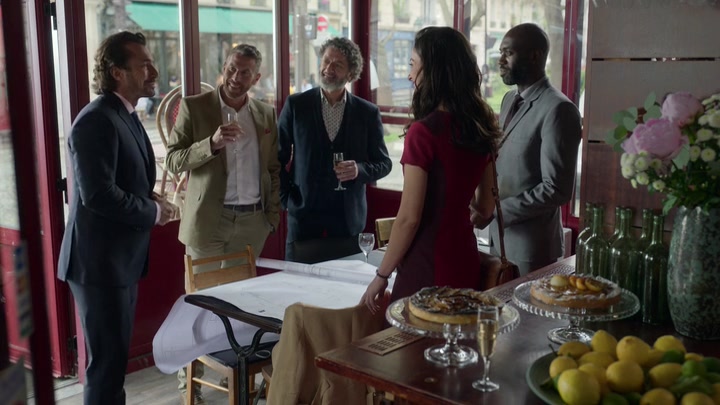 Emily_in_Paris_S02E01_WEBRip_x264-ION10_2165.jpg