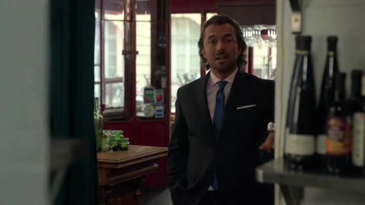 Emily_in_Paris_S02E01_WEBRip_x264-ION10_2176.jpg