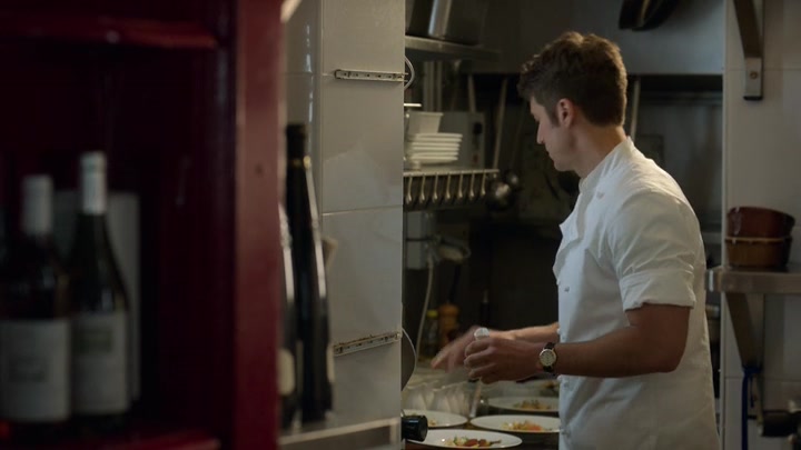 Emily_in_Paris_S02E01_WEBRip_x264-ION10_2210.jpg