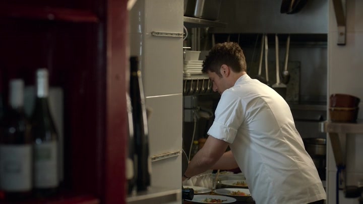 Emily_in_Paris_S02E01_WEBRip_x264-ION10_2213.jpg