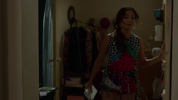 Emily_in_Paris_S02E01_WEBRip_x264-ION10_2218.jpg