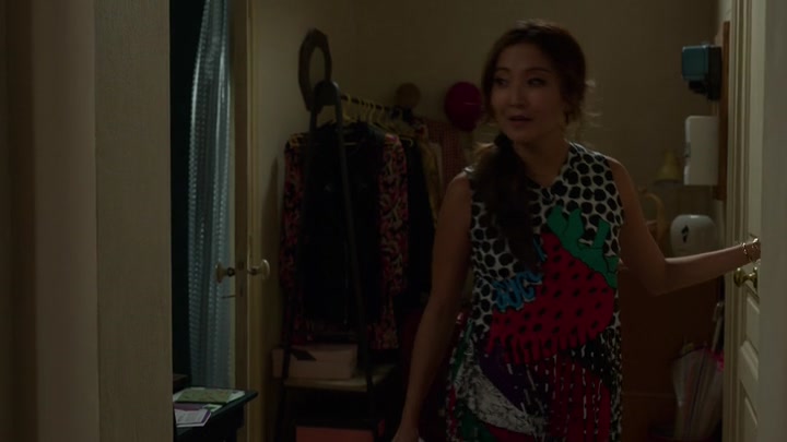 Emily_in_Paris_S02E01_WEBRip_x264-ION10_2219.jpg