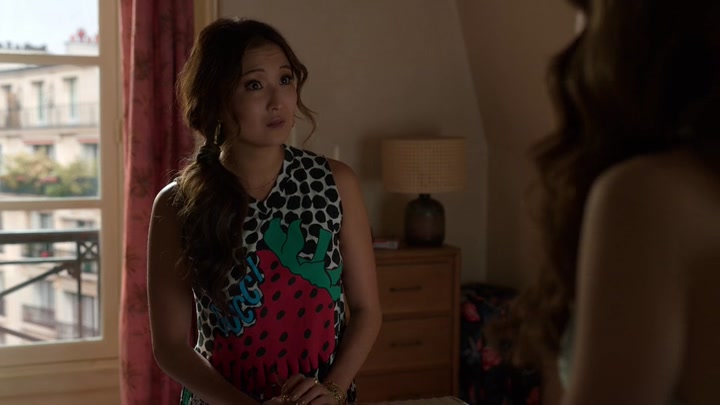 Emily_in_Paris_S02E01_WEBRip_x264-ION10_2261.jpg