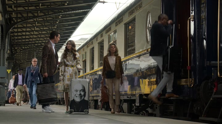 Emily_in_Paris_S02E01_WEBRip_x264-ION10_2327.jpg
