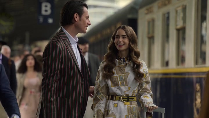 Emily_in_Paris_S02E01_WEBRip_x264-ION10_2334.jpg