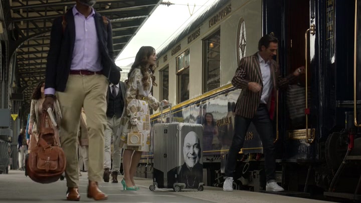 Emily_in_Paris_S02E01_WEBRip_x264-ION10_2350.jpg