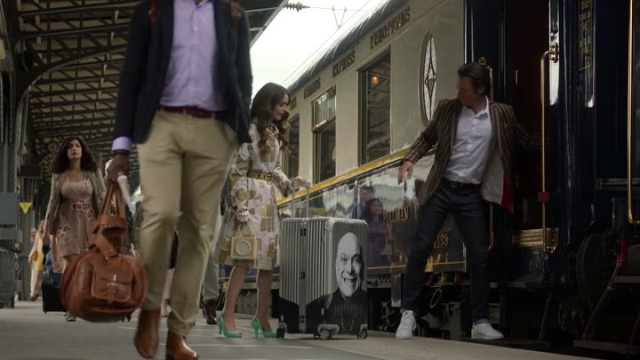 Emily_in_Paris_S02E01_WEBRip_x264-ION10_2351.jpg