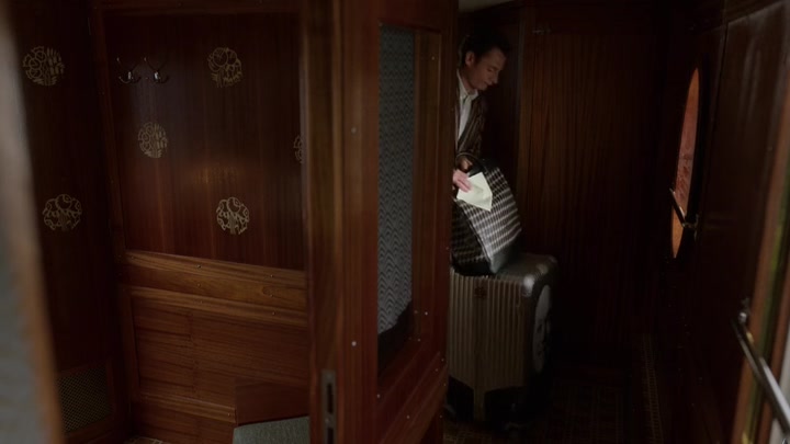 Emily_in_Paris_S02E01_WEBRip_x264-ION10_2365.jpg