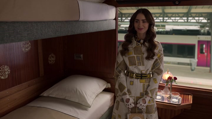 Emily_in_Paris_S02E01_WEBRip_x264-ION10_2392.jpg Emily_in_Paris_S02E01_WEBRip_x264-ION10_2392.jpg