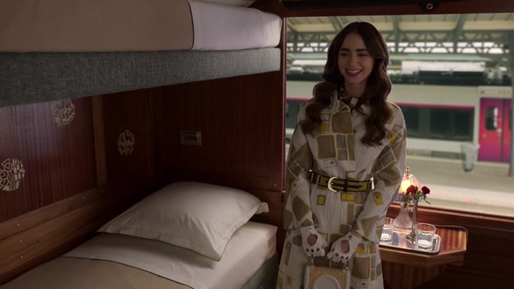 Emily_in_Paris_S02E01_WEBRip_x264-ION10_2394.jpg Emily_in_Paris_S02E01_WEBRip_x264-ION10_2394.jpg