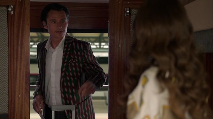 Emily_in_Paris_S02E01_WEBRip_x264-ION10_2400.jpg