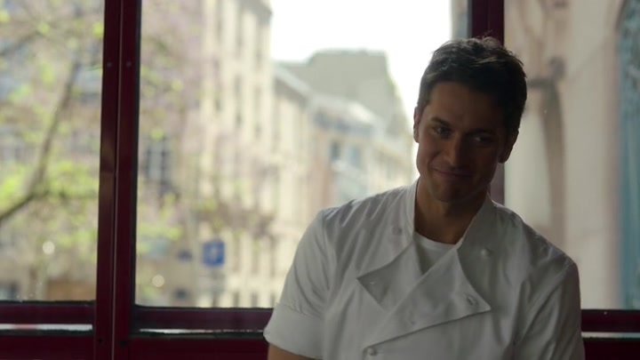 Emily_in_Paris_S02E01_WEBRip_x264-ION10_2417.jpg