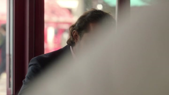 Emily_in_Paris_S02E01_WEBRip_x264-ION10_2422.jpg