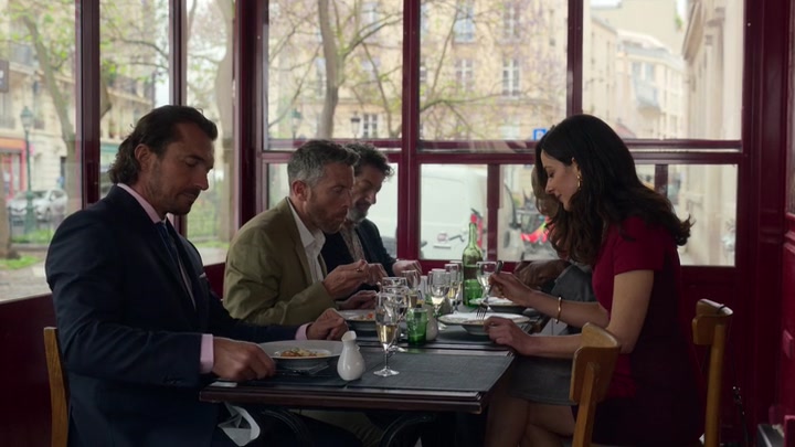 Emily_in_Paris_S02E01_WEBRip_x264-ION10_2434.jpg Emily_in_Paris_S02E01_WEBRip_x264-ION10_2434.jpg