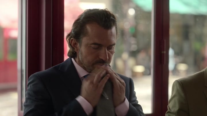 Emily_in_Paris_S02E01_WEBRip_x264-ION10_2439.jpg