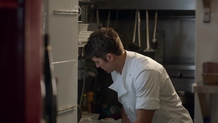 Emily_in_Paris_S02E01_WEBRip_x264-ION10_2443.jpg
