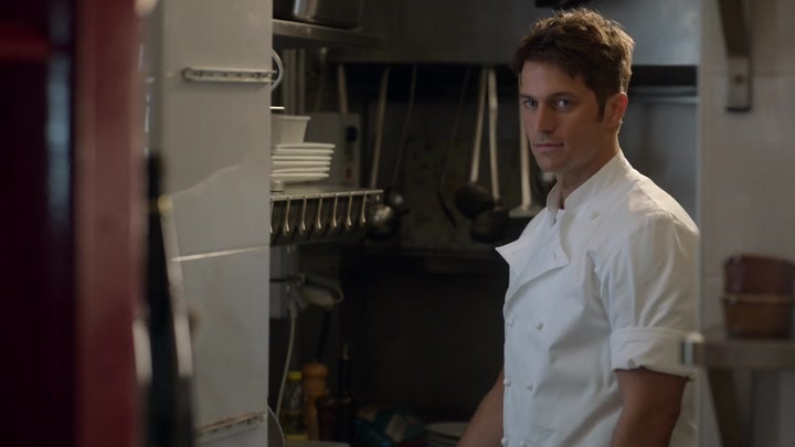 Emily_in_Paris_S02E01_WEBRip_x264-ION10_2487.jpg