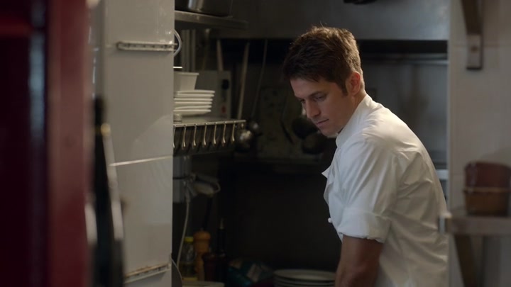 Emily_in_Paris_S02E01_WEBRip_x264-ION10_2503.jpg