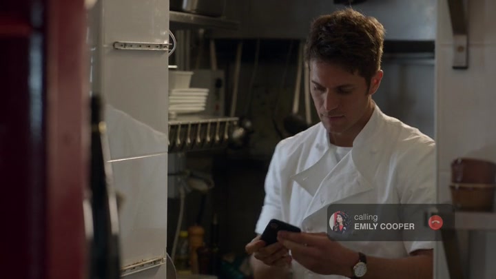Emily_in_Paris_S02E01_WEBRip_x264-ION10_2505.jpg