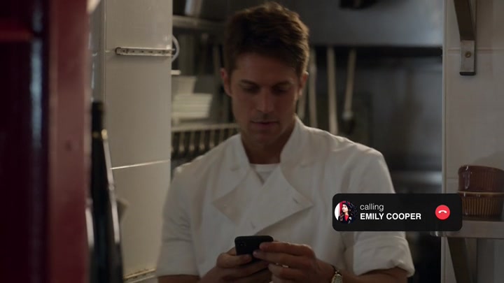 Emily_in_Paris_S02E01_WEBRip_x264-ION10_2506.jpg