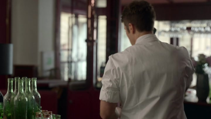 Emily_in_Paris_S02E01_WEBRip_x264-ION10_2510.jpg