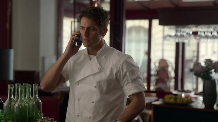 Emily_in_Paris_S02E01_WEBRip_x264-ION10_2514.jpg