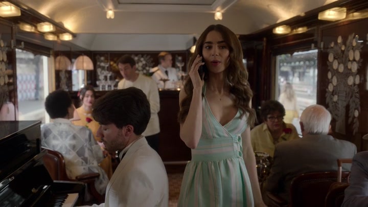 Emily_in_Paris_S02E01_WEBRip_x264-ION10_2520.jpg