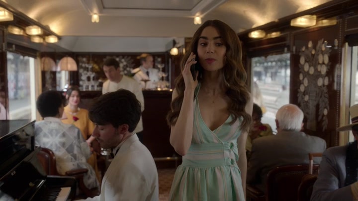 Emily_in_Paris_S02E01_WEBRip_x264-ION10_2521.jpg