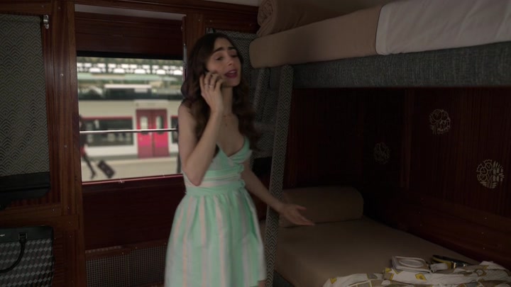 Emily_in_Paris_S02E01_WEBRip_x264-ION10_2536.jpg
