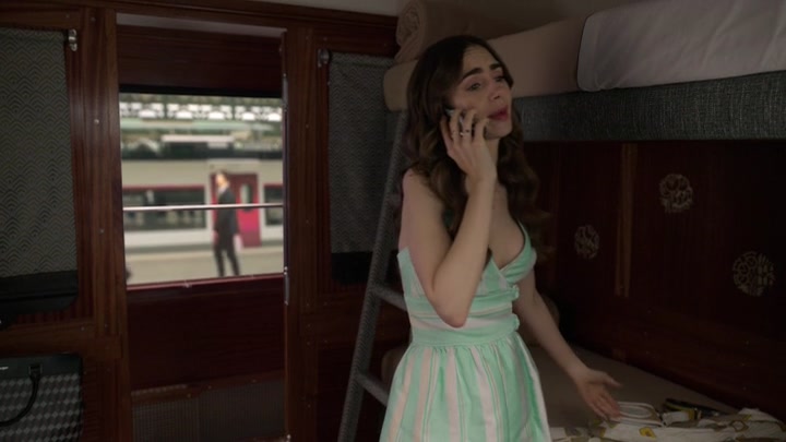 Emily_in_Paris_S02E01_WEBRip_x264-ION10_2538.jpg