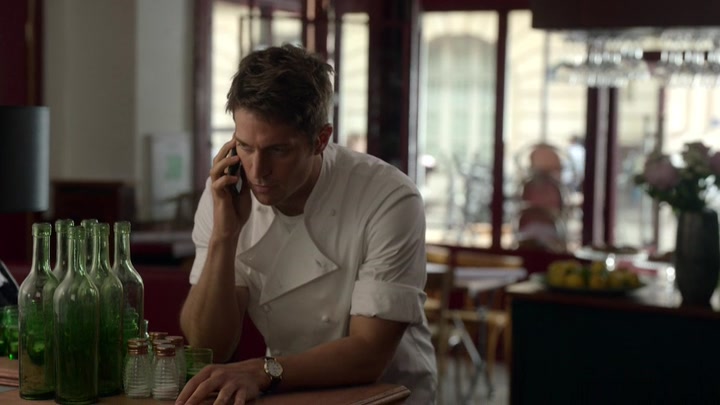 Emily_in_Paris_S02E01_WEBRip_x264-ION10_2542.jpg