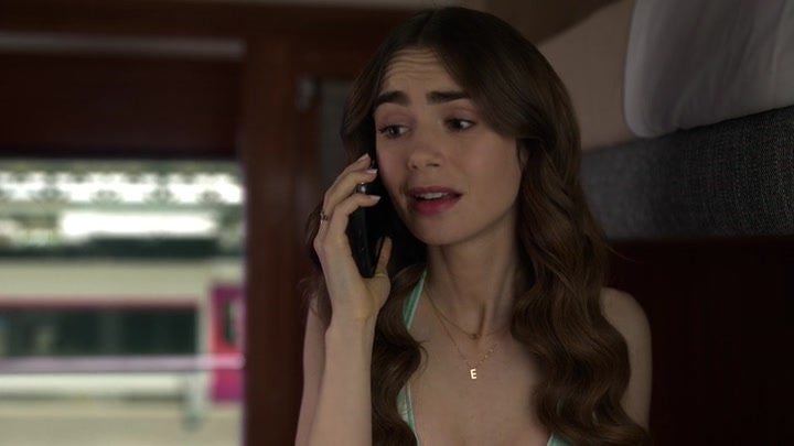 Emily_in_Paris_S02E01_WEBRip_x264-ION10_2557.jpg