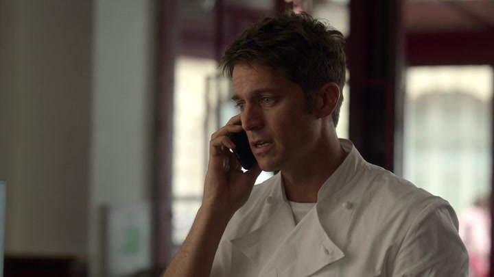 Emily_in_Paris_S02E01_WEBRip_x264-ION10_2564.jpg