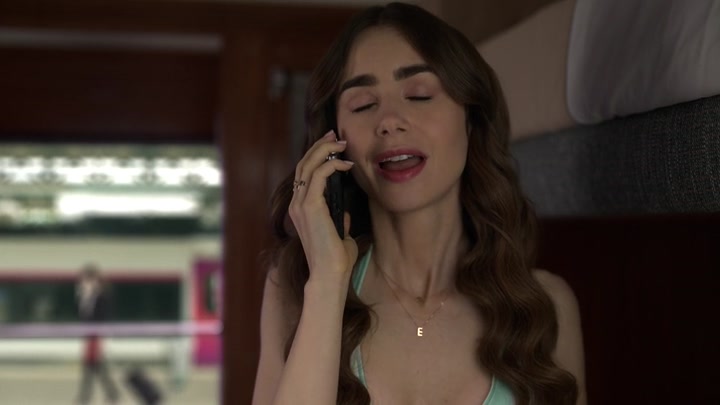 Emily_in_Paris_S02E01_WEBRip_x264-ION10_2574.jpg