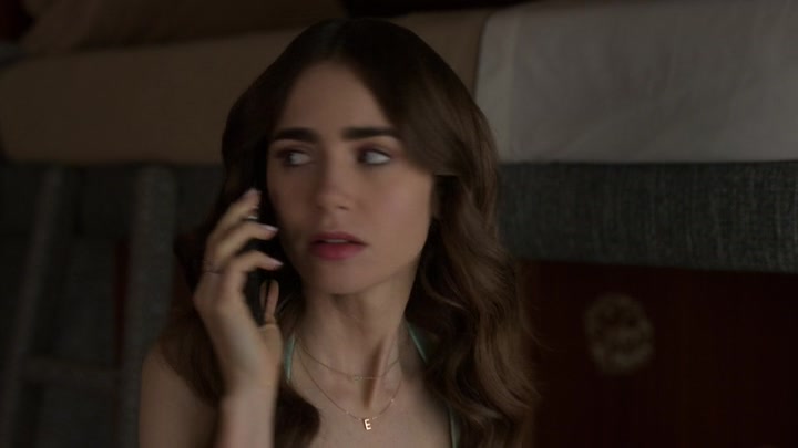 Emily_in_Paris_S02E01_WEBRip_x264-ION10_2604.jpg