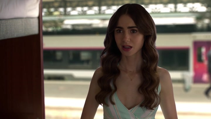 Emily_in_Paris_S02E01_WEBRip_x264-ION10_2639.jpg