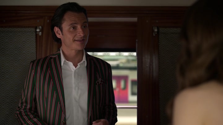 Emily_in_Paris_S02E01_WEBRip_x264-ION10_2651.jpg