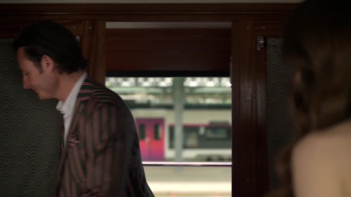 Emily_in_Paris_S02E01_WEBRip_x264-ION10_2672.jpg