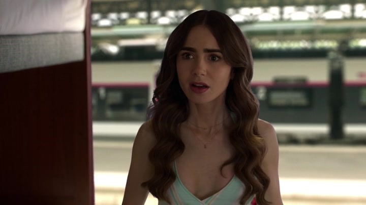 Emily_in_Paris_S02E01_WEBRip_x264-ION10_2677.jpg