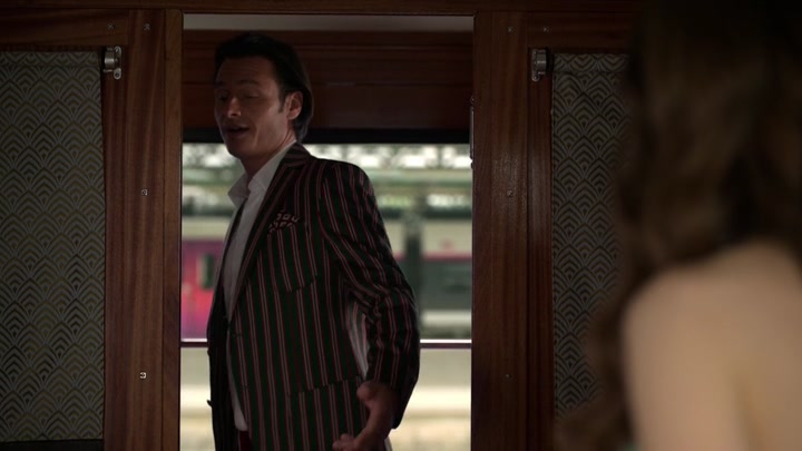 Emily_in_Paris_S02E01_WEBRip_x264-ION10_2680.jpg